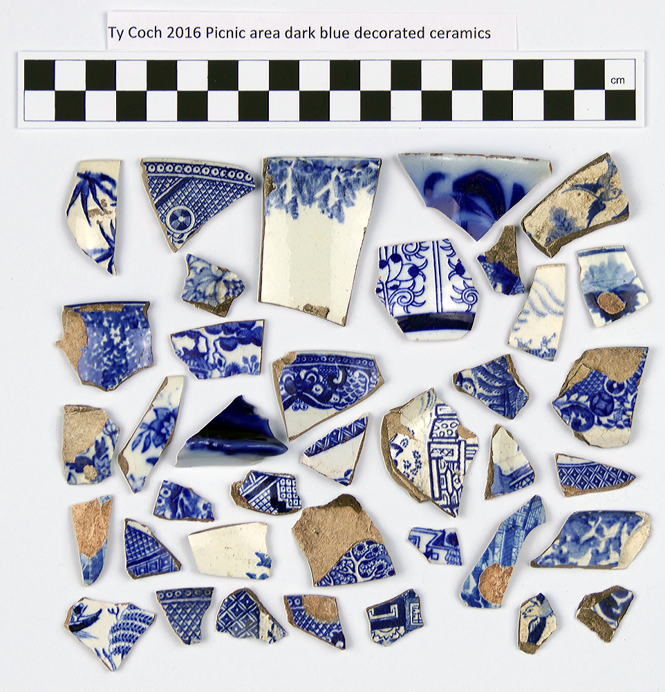 Dark blue decorated ceramics